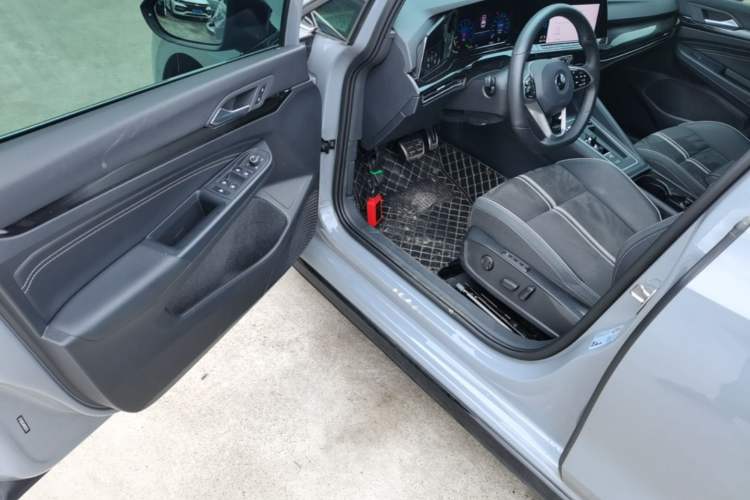 Used Volkswagen Golf 2023 Facelift 280TSI DSG R-Line Lite Driver Seat