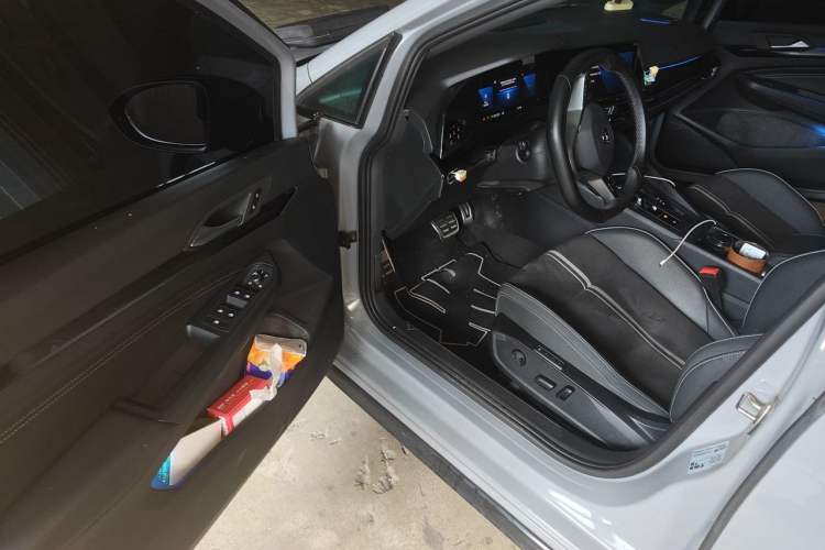 Used Volkswagen Golf 2023 280TSI DSG R-Line Lite Driver Seat