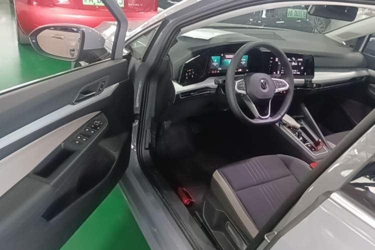 Used Volkswagen Golf 2023 280TSI DSG Pro Driver Seat