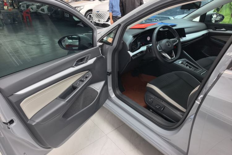 Used Volkswagen Golf 2023 280TSI DSG Pro Driver Seat