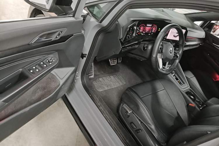 Used Volkswagen Golf 2023 280TSI DSG R-Line Lite Driver Seat