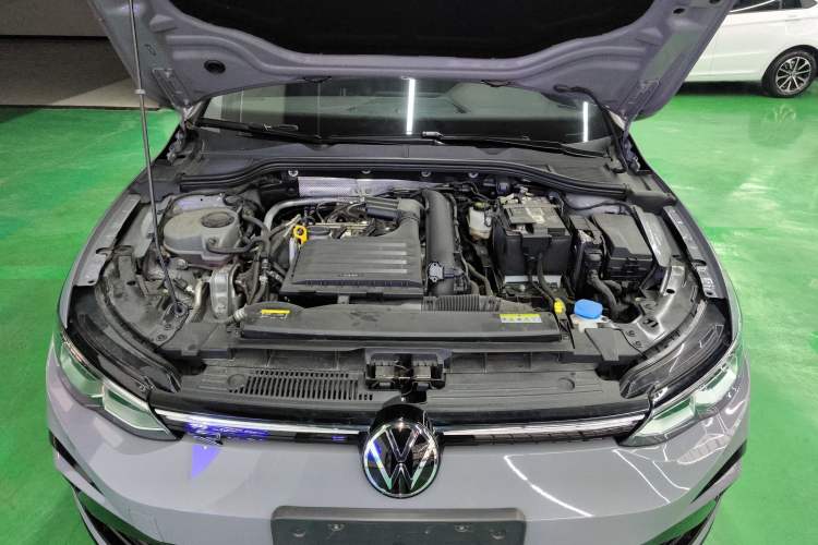 Used Volkswagen Golf 2023 Facelift 280TSI DSG R-Line Lite Engine Bay