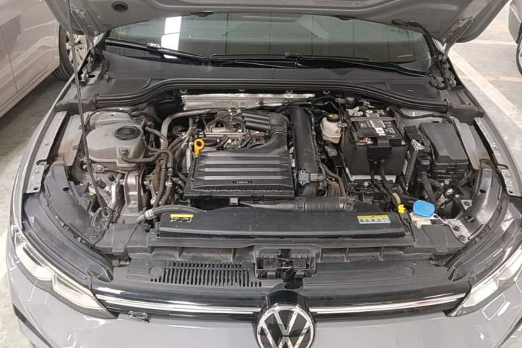 Used Volkswagen Golf 2023 Facelift 280TSI DSG R-Line Lite Engine Bay