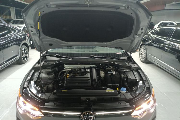Used Volkswagen Golf 2023 Facelift 280TSI DSG R-Line Engine Bay