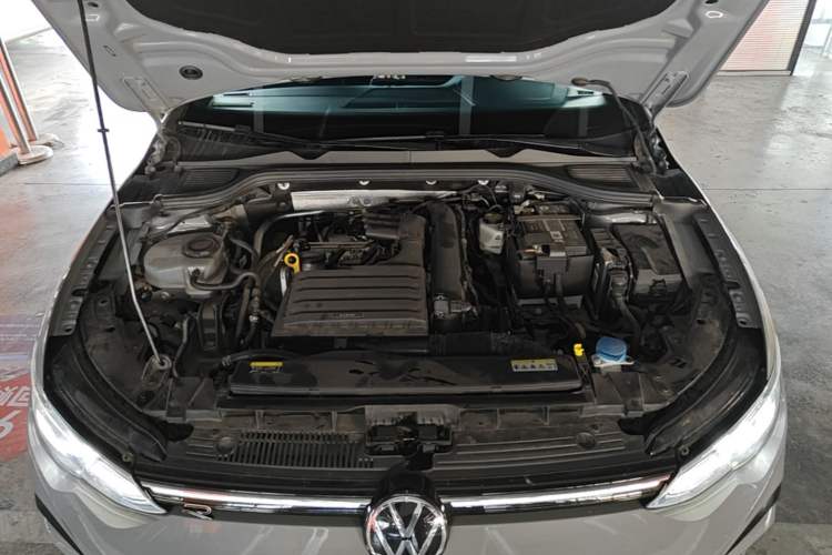 Used Volkswagen Golf 2023 Facelift 280TSI DSG R-Line Lite Engine Bay