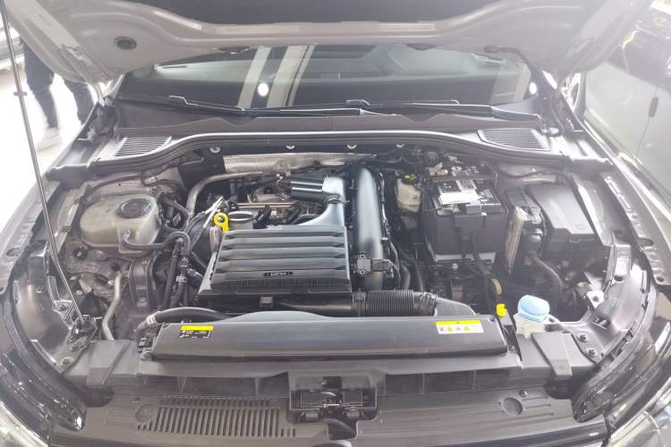 Used Volkswagen Golf 2023 Facelift 280TSI DSG R-Line Engine Bay