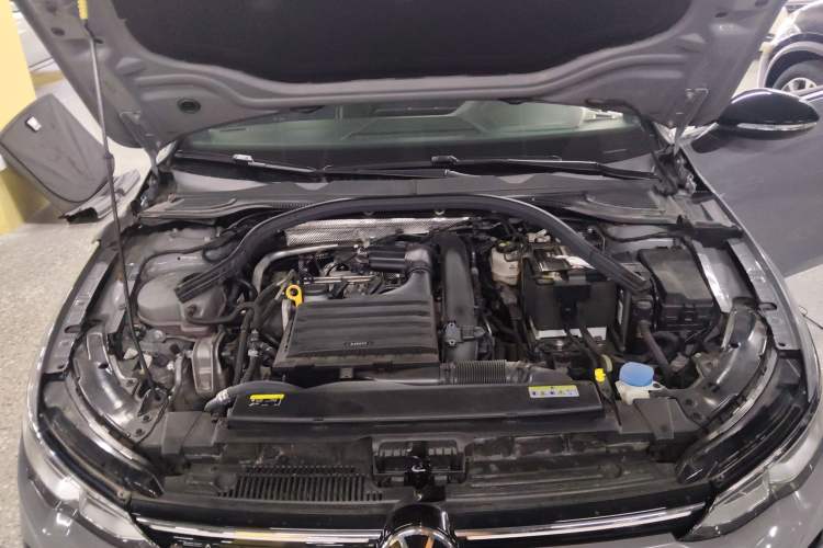 Used Volkswagen Golf 2023 Facelift 280TSI DSG R-Line Engine Bay