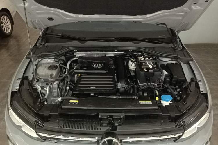 Used Volkswagen Golf 2023 Facelift 280TSI DSG R-Line Engine Bay