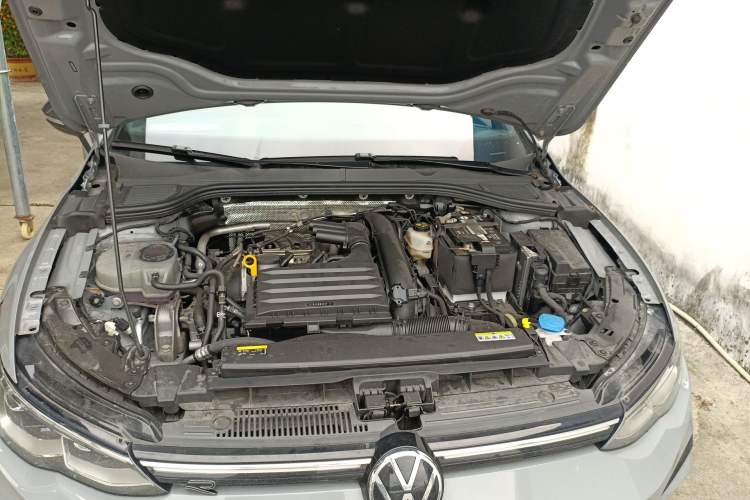 Used Volkswagen Golf 2023 Facelift 280TSI DSG R-Line Lite Engine Bay