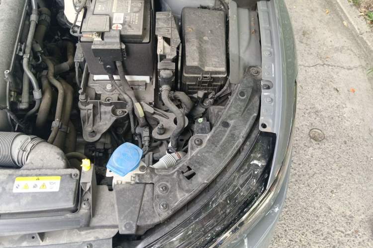 Used Volkswagen Golf 2023 280TSI DSG R-Line Lite Engine Bay Left