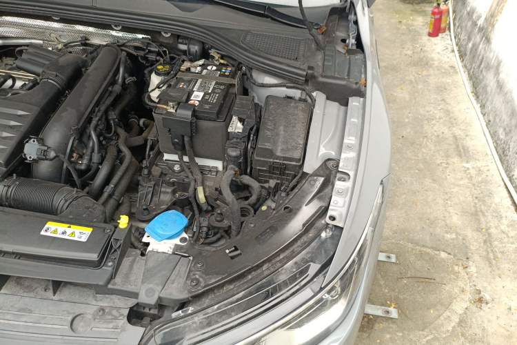 Used Volkswagen Golf 2023 Facelift 280TSI DSG R-Line Lite Engine Bay Left