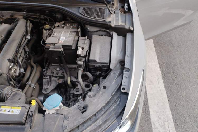 Used Volkswagen Golf 2023 280TSI DSG R-Line 20th Anniversary Edition Engine Bay Left