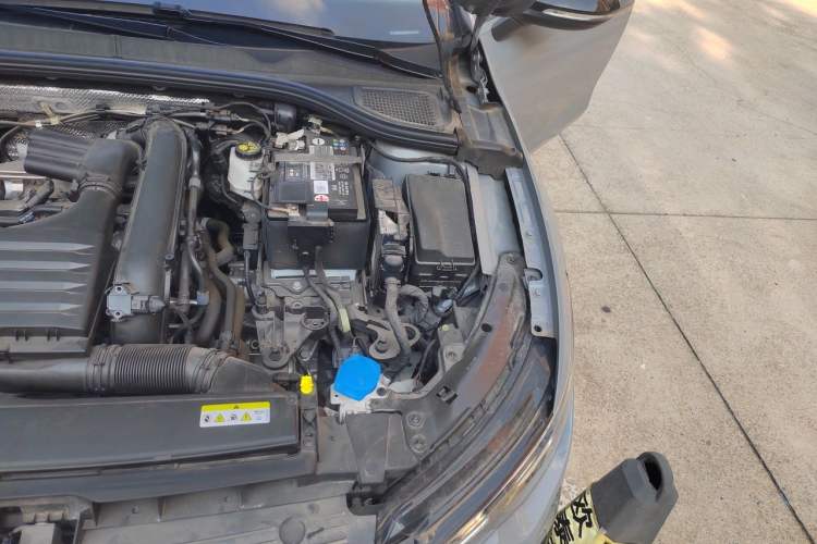 Used Volkswagen Golf 2023 Facelift 280TSI DSG R-Line Lite Engine Bay Left