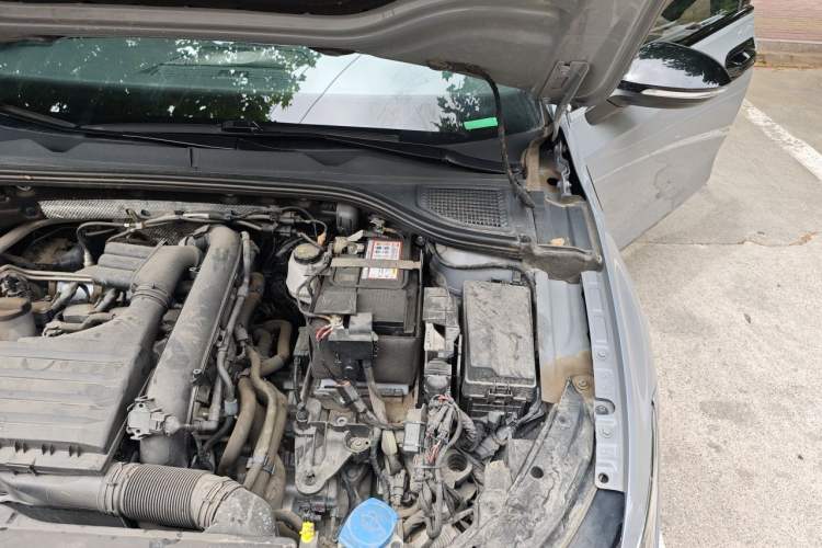 Used Volkswagen Golf 2023 280TSI DSG R-Line Lite Engine Bay Left