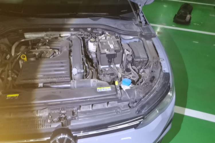 Used Volkswagen Golf 2023 280TSI DSG R-Line Lite Engine Bay Left
