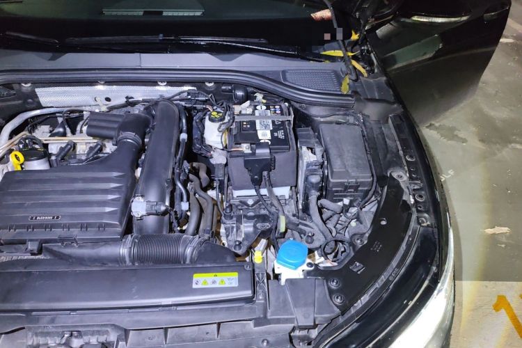Used Volkswagen Golf 2023 Facelift 280TSI DSG R-Line Lite Engine Bay Left