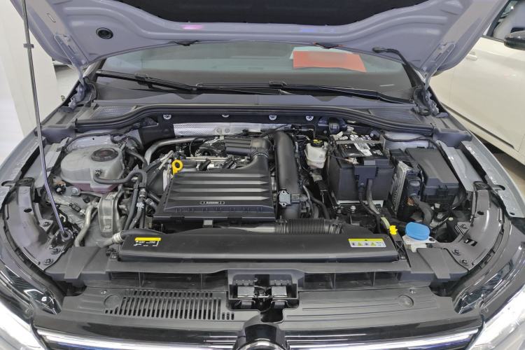 Used Volkswagen Golf 2023 Facelift 280TSI DSG R-Line Engine Bay