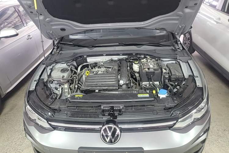 Used Volkswagen Golf 2023 Facelift 280TSI DSG R-Line Engine Bay