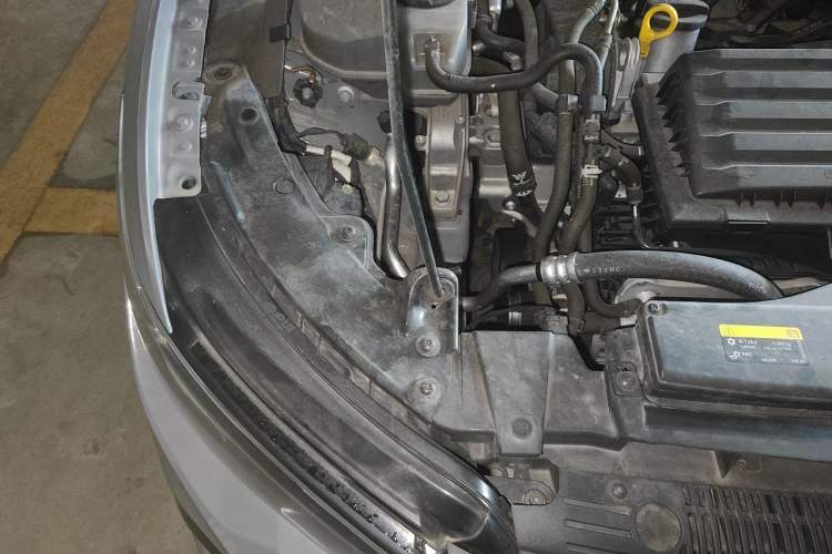 Used Volkswagen Golf 2023 280TSI DSG R-Line Lite Engine Bay Right