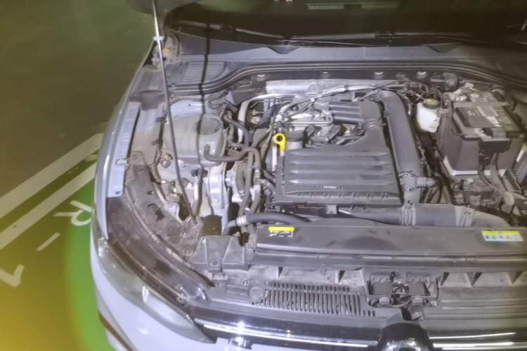 Used Volkswagen Golf 2023 280TSI DSG R-Line Lite Engine Bay Right