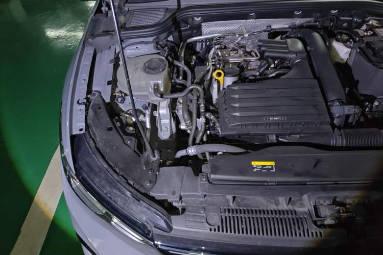 Used Volkswagen Golf 2023 Facelift 280TSI DSG R-Line Engine Bay Right
