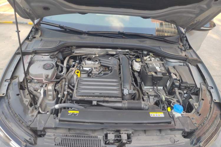 Used Volkswagen Golf 2023 Facelift 280TSI DSG R-Line Lite Engine Bay