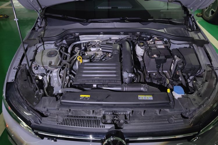 Used Volkswagen Golf 2023 Facelift 280TSI DSG R-Line Engine Bay