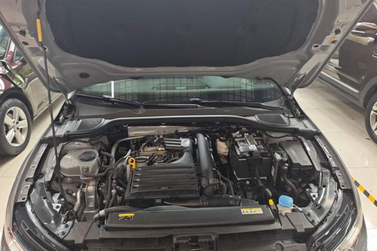 Used Volkswagen Golf 2023 Facelift 280TSI DSG R-Line Lite Engine Bay