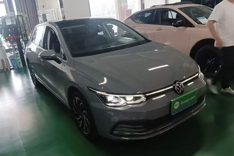 Used Volkswagen Golf 2023 280TSI DSG Pro Front Right 45 Deg