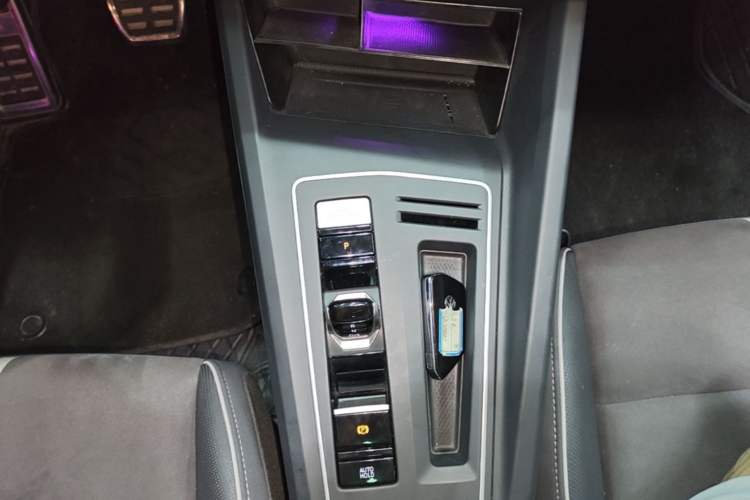 Used Volkswagen Golf 2023 Facelift 280TSI DSG R-Line Gear Lever