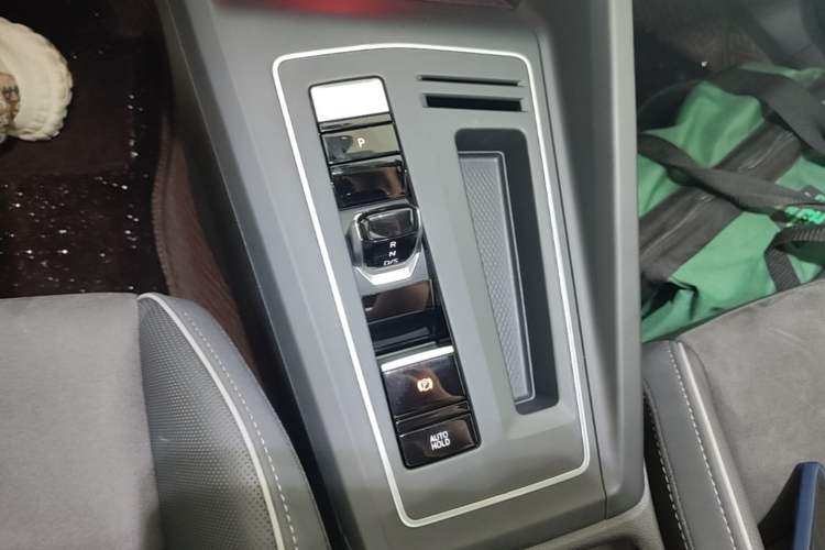 Used Volkswagen Golf 2023 280TSI DSG R-Line Lite Gear Lever
