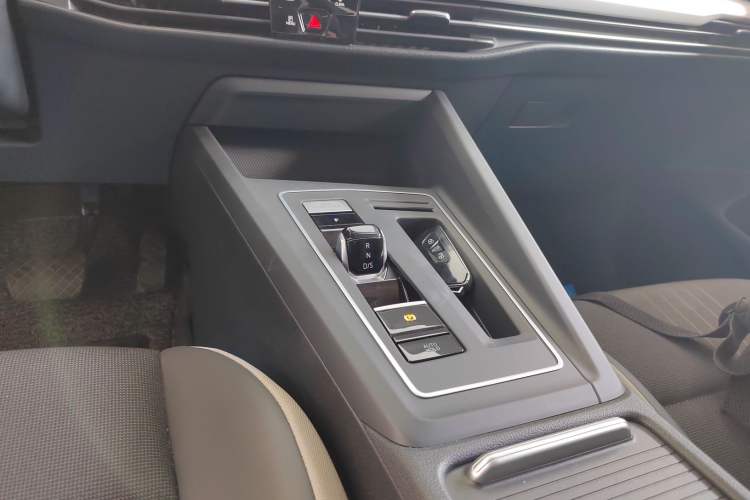 Used Volkswagen Golf 2023 Facelift 280TSI DSG Pro Gear Lever
