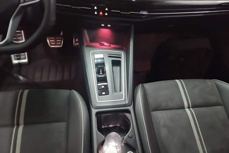 Used Volkswagen Golf 2023 Facelift 280TSI DSG R-Line Lite Gear Lever