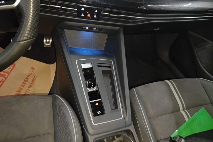 Used Volkswagen Golf 2023 Facelift 280TSI DSG R-Line Lite Gear Lever