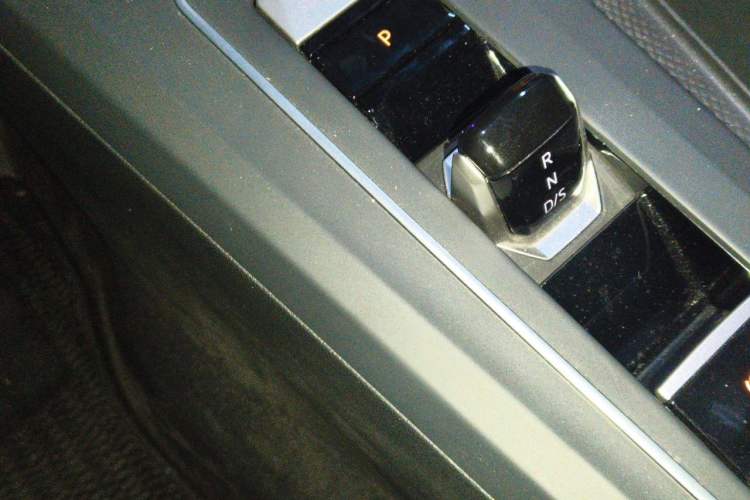 Used Volkswagen Golf 2023 Facelift 280TSI DSG R-Line Lite Gear Lever