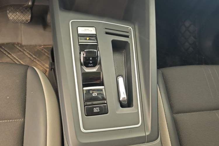 Used Volkswagen Golf 2023 280TSI DSG Pro Gear Lever