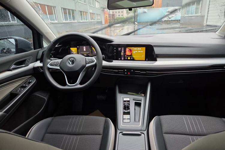 Used Volkswagen Golf 2023 280TSI DSG Pro Interior 1