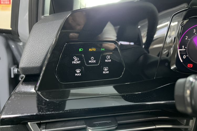 Used Volkswagen Golf 2023 280TSI DSG R-Line Lite Interior 1