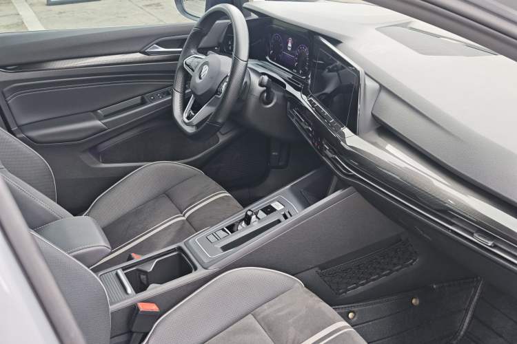 Used Volkswagen Golf 2023 280TSI DSG R-Line Lite Interior 1