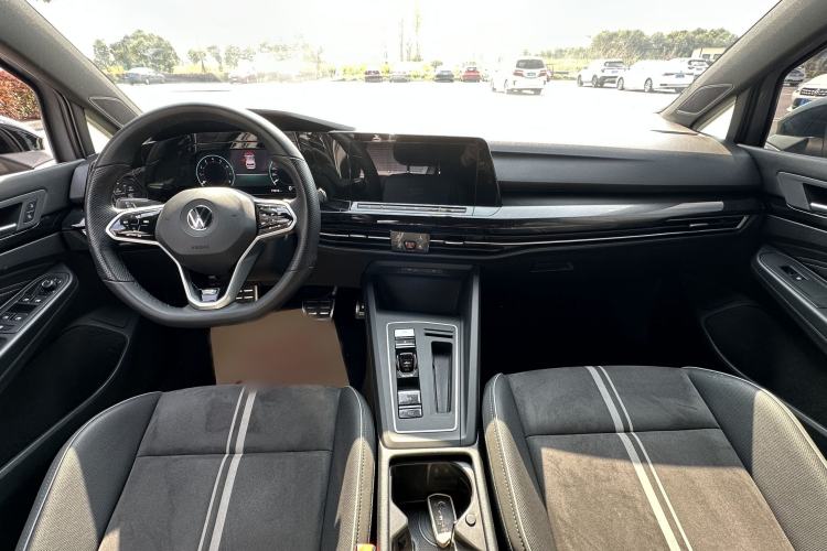 Used Volkswagen Golf 2023 Facelift 280TSI DSG R-Line Lite Interior 2