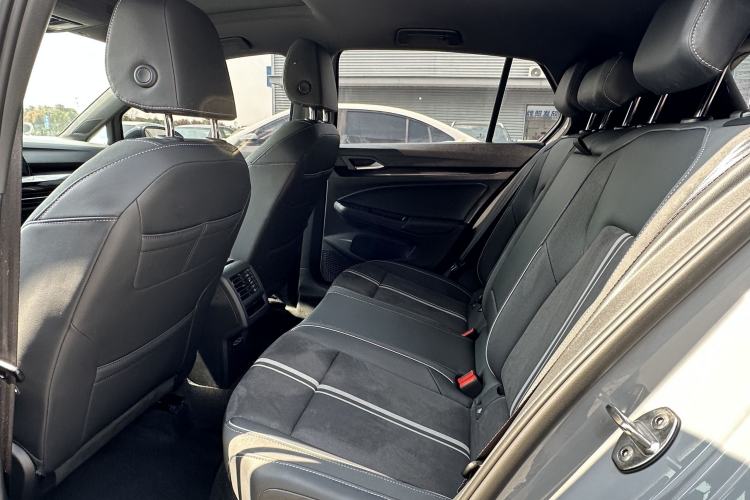 Used Volkswagen Golf 2023 Facelift 280TSI DSG R-Line Lite Interior 3