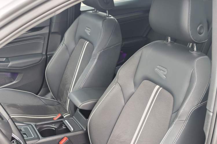 Used Volkswagen Golf 2023 280TSI DSG R-Line Lite Interior 3
