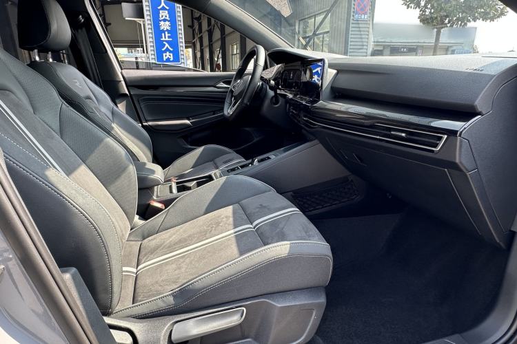 Used Volkswagen Golf 2023 Facelift 280TSI DSG R-Line Lite Interior 3