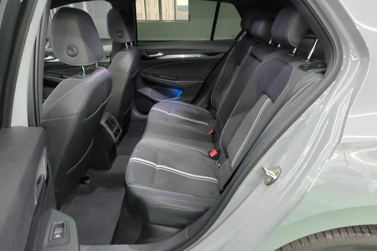 Used Volkswagen Golf 2023 Facelift 280TSI DSG R-Line Lite Interior 4