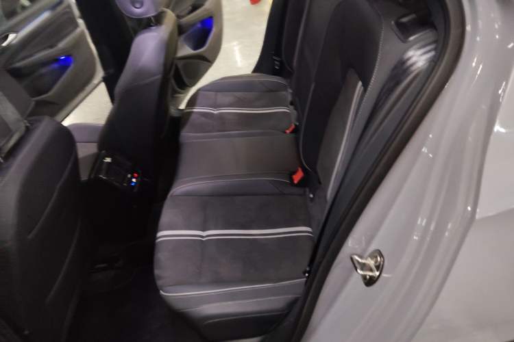 Used Volkswagen Golf 2023 Facelift 280TSI DSG R-Line Interior 4