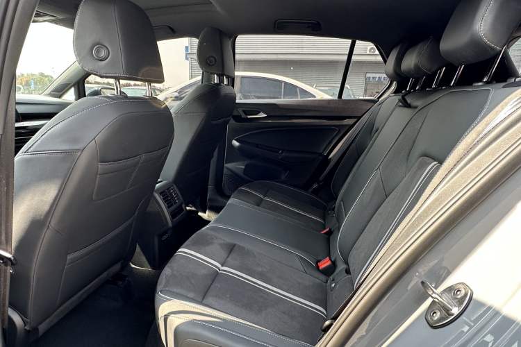 Used Volkswagen Golf 2023 Facelift 280TSI DSG R-Line Lite Interior 4