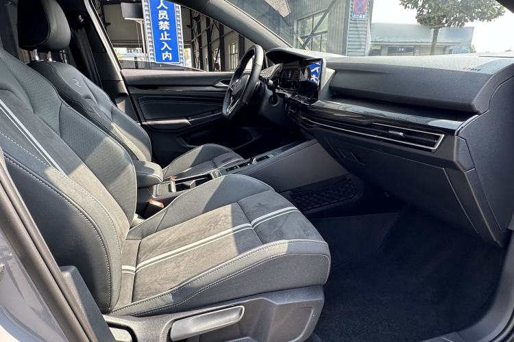 Used Volkswagen Golf 2023 Facelift 280TSI DSG R-Line Lite Interior 5