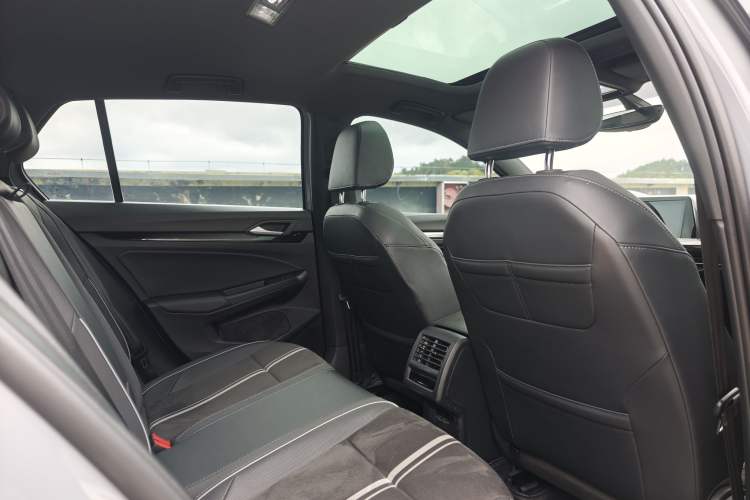 Used Volkswagen Golf 2023 280TSI DSG R-Line Lite Interior 5