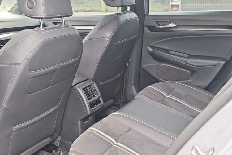 Used Volkswagen Golf 2023 280TSI DSG R-Line Lite Interior 6
