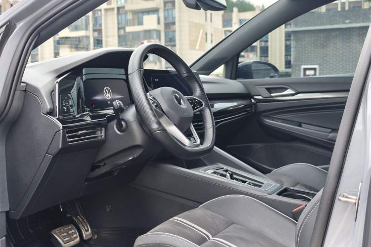 Used Volkswagen Golf 2023 280TSI DSG R-Line Lite Interior 8